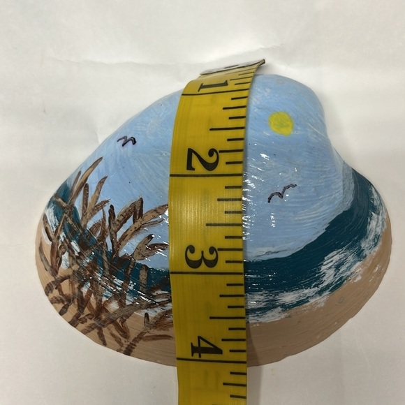 Hand Painted Beach Scene Shell - Picture 8 of 10